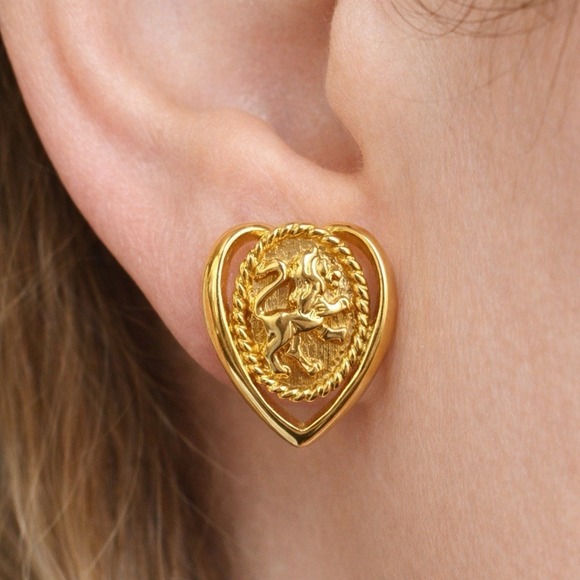 The Unbranded Brand Jewelry - Vintage Gold Pegasus Heart Earrings Mythical Winged Horse Studs rope-style